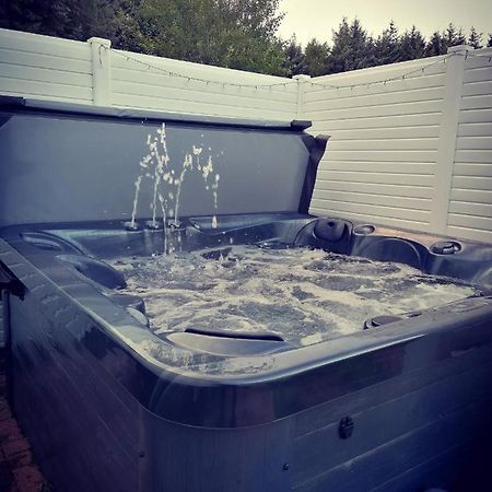 The Kalos Retreat - Hot Tub Lodge With Free 18 Hole Golf Course Swarland Exterior foto