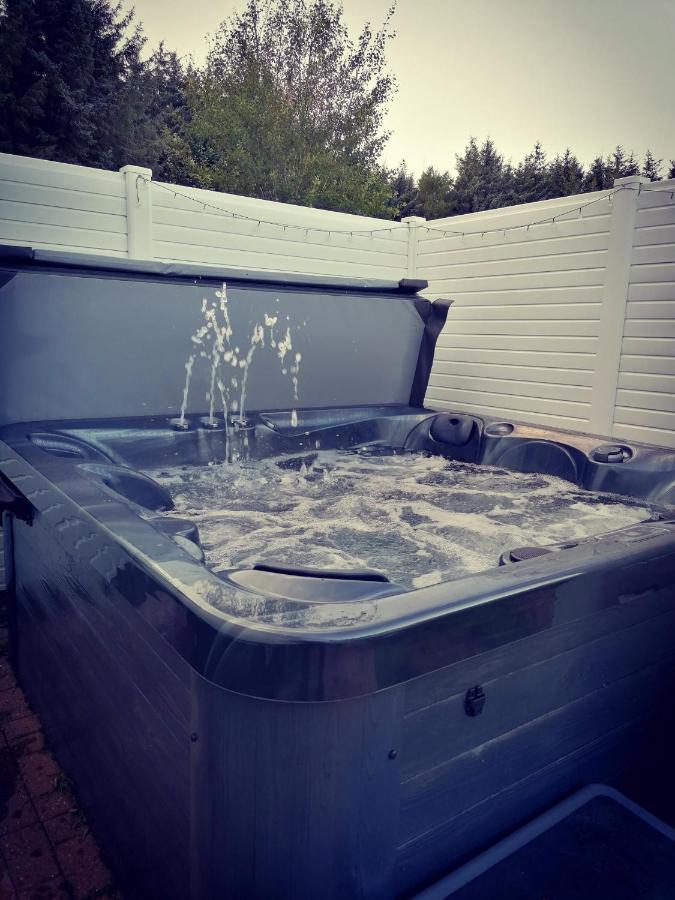 The Kalos Retreat - Hot Tub Lodge With Free 18 Hole Golf Course Swarland Exterior foto