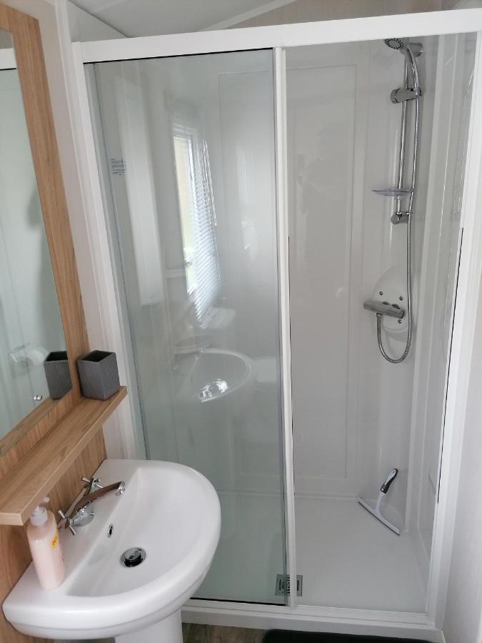 The Kalos Retreat - Hot Tub Lodge With Free 18 Hole Golf Course Swarland Exterior foto