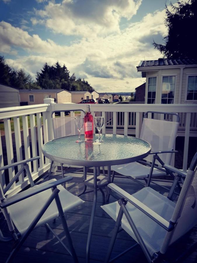 The Kalos Retreat - Hot Tub Lodge With Free 18 Hole Golf Course Swarland Exterior foto