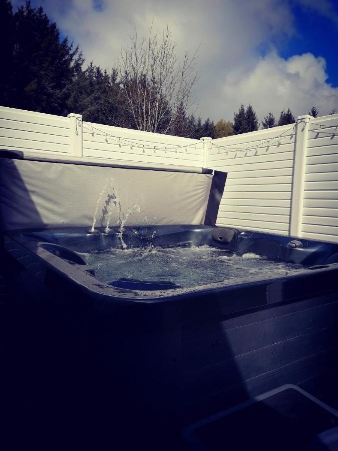 The Kalos Retreat - Hot Tub Lodge With Free 18 Hole Golf Course Swarland Exterior foto