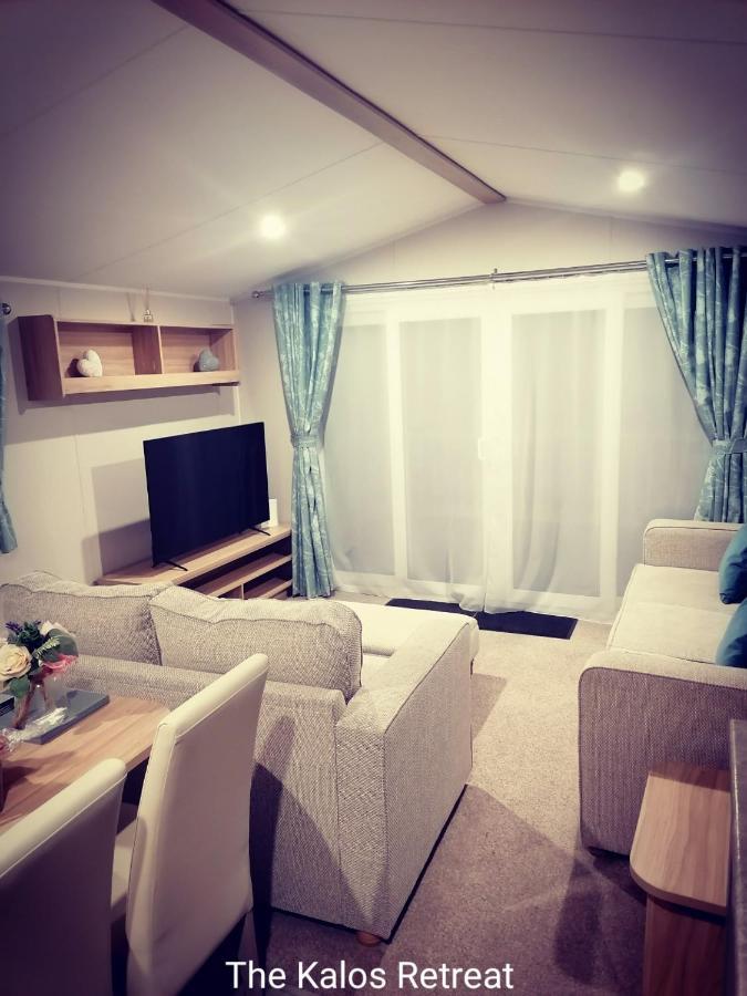The Kalos Retreat - Hot Tub Lodge With Free 18 Hole Golf Course Swarland Exterior foto