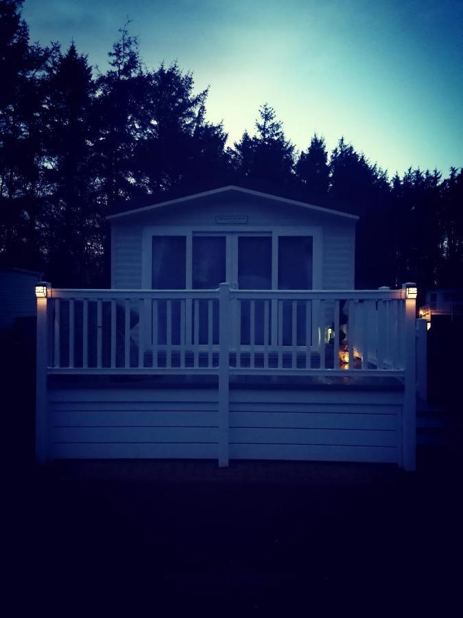 The Kalos Retreat - Hot Tub Lodge With Free 18 Hole Golf Course Swarland Exterior foto
