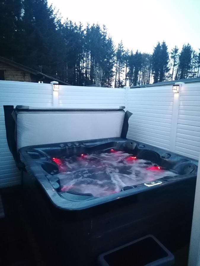The Kalos Retreat - Hot Tub Lodge With Free 18 Hole Golf Course Swarland Exterior foto